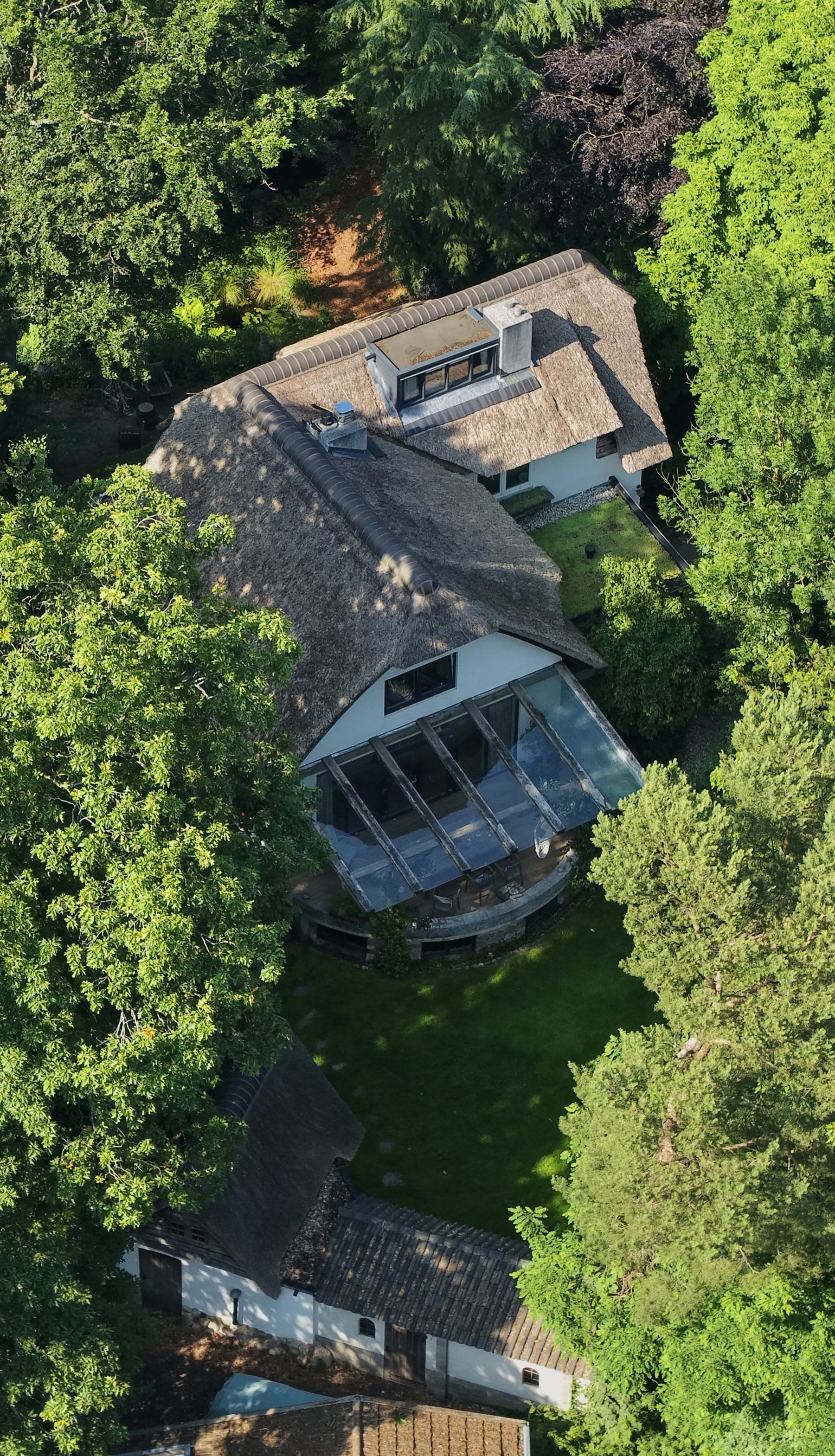 Luchtfoto van de woning in Holten