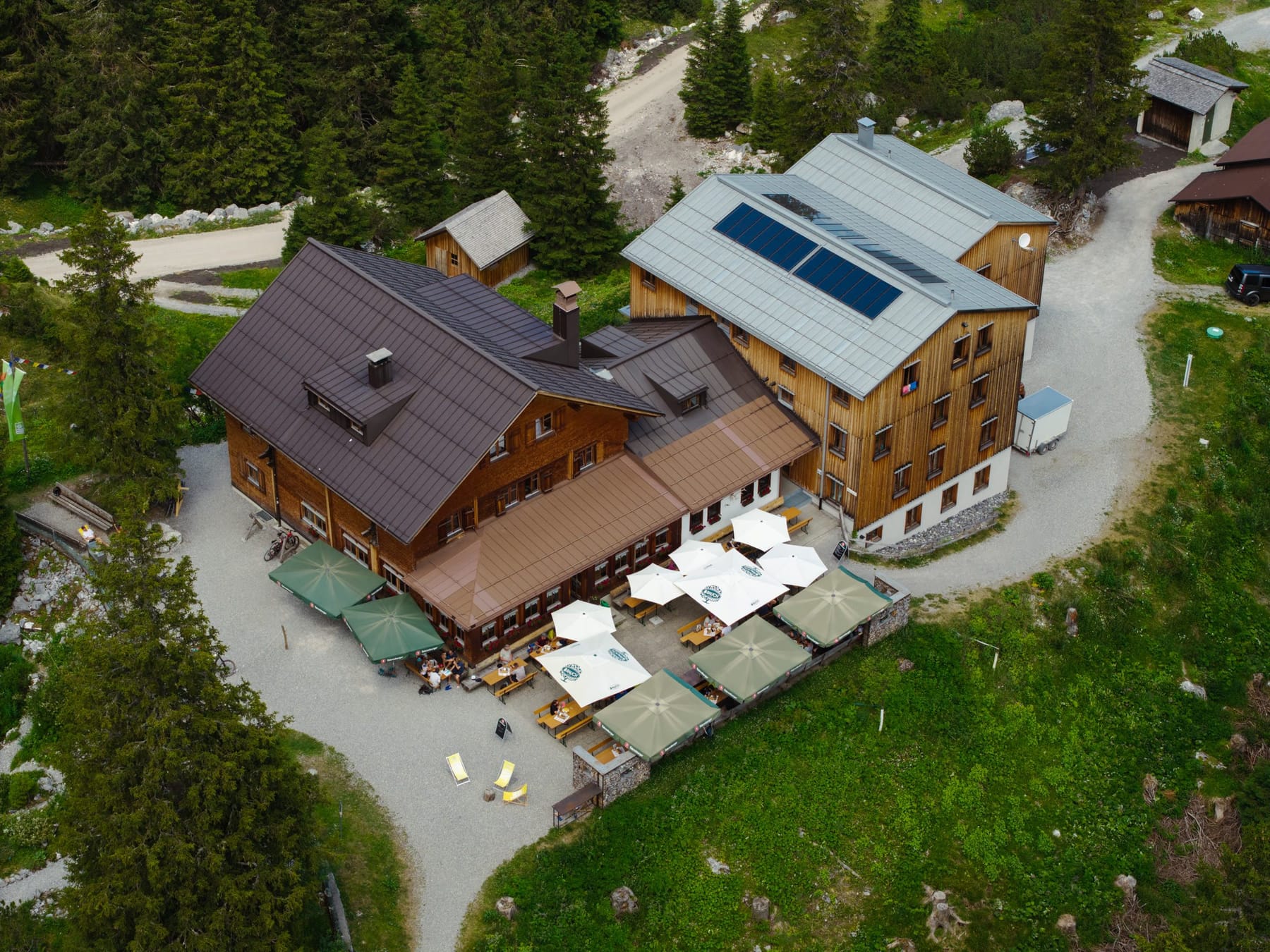 Luchtfoto van de Lindauer Hütte van dichtbij