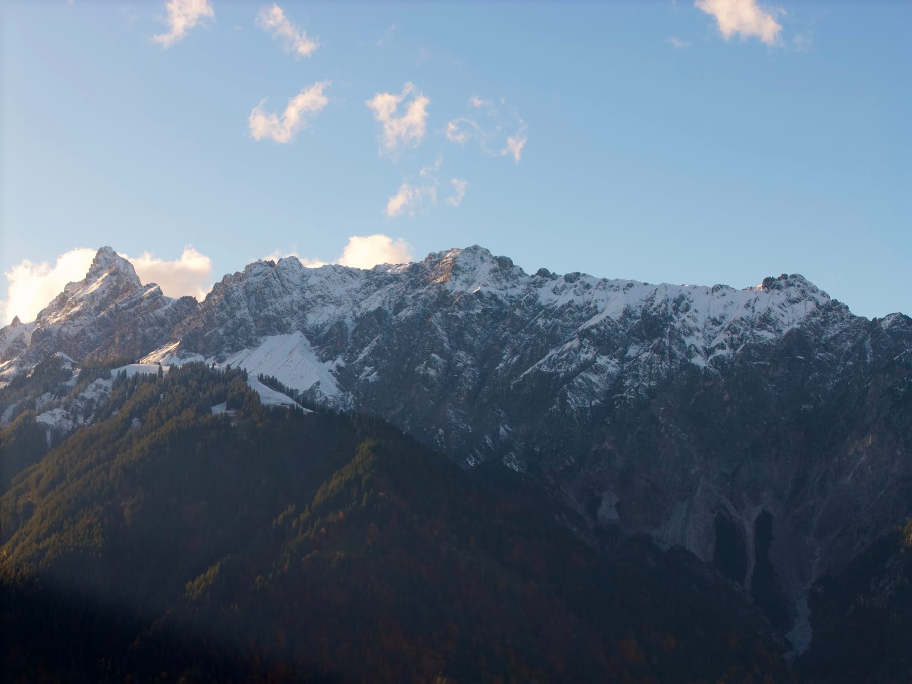 Besneeuwde bergtop Zimba